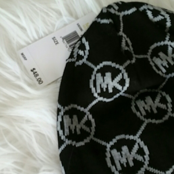 🌟LAST DAY LISTED 🌟Michael Kors Beanie NWT - Picture 2 of 3