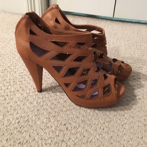 Cut out tan booties - size 10