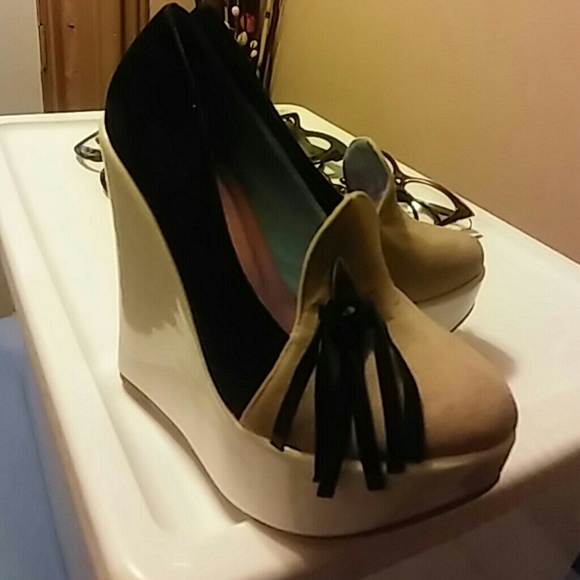 Tasseled foot wear