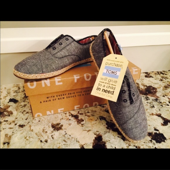 Brand new never worn Toms shoes