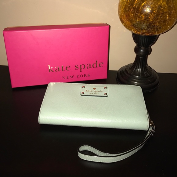 kate spade Handbags - Kate Spade Wristlet - Mojito Mint