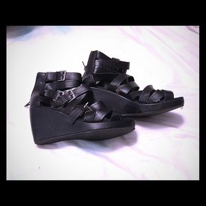 Black strappy wedges
