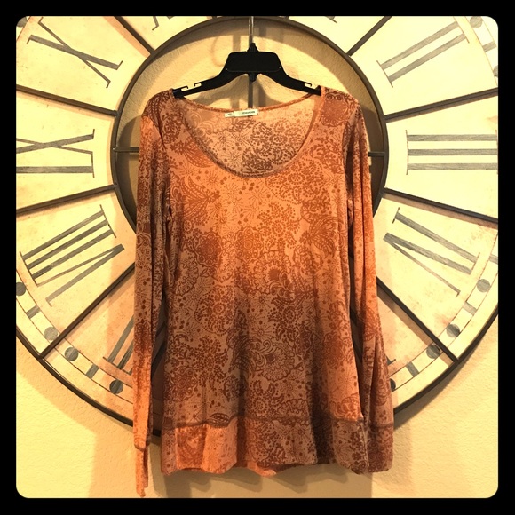 Long sleeve Autumn Blouse.