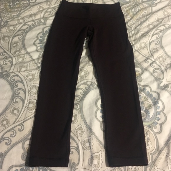 Lululemon wonder under crops