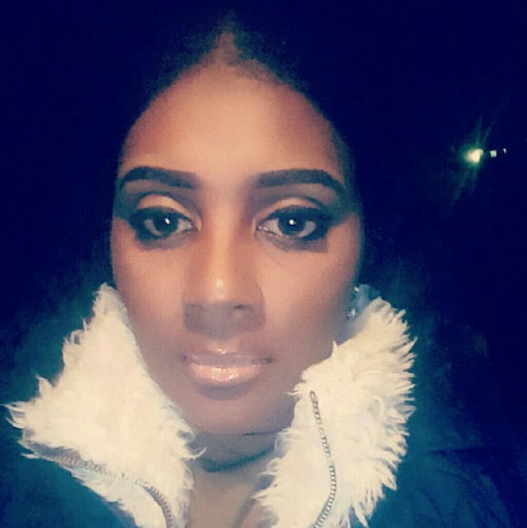 Meet your Posher, Cynthia