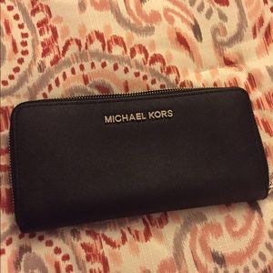 Authentic Jet Set Michael Kors Wallet