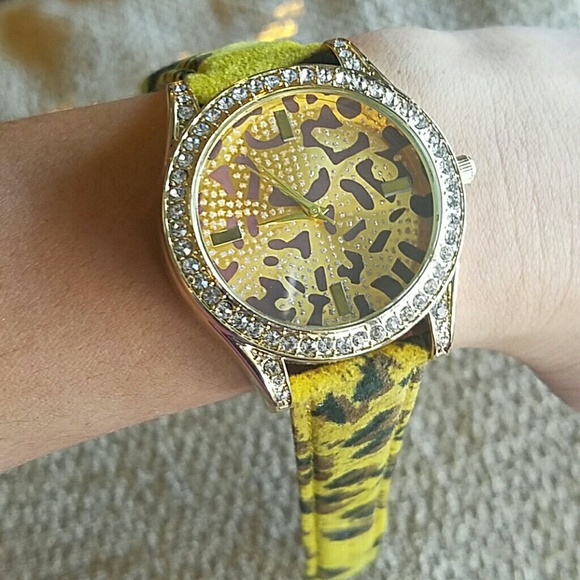 Animal print watch studded