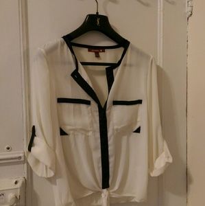 Blouse in black and ivory