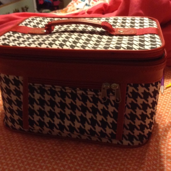 Houndstooth makeup bag