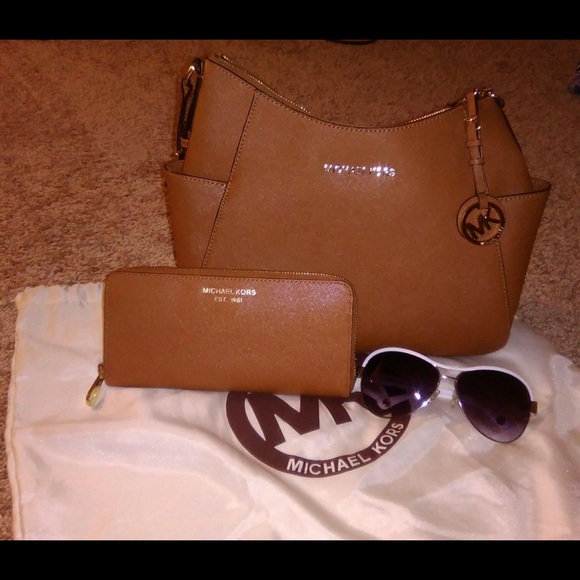 ‼️SOLD ‼️ Authentic MK purse , wallet , and shades