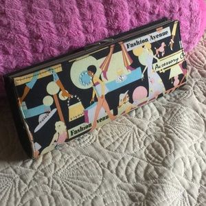 Clutch/crossover with metal chain