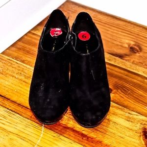 Bandolino Black Suede Low Heel Ankle Booties