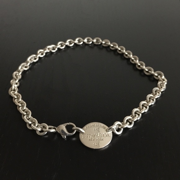 Return to Tiffany oval tag necklace