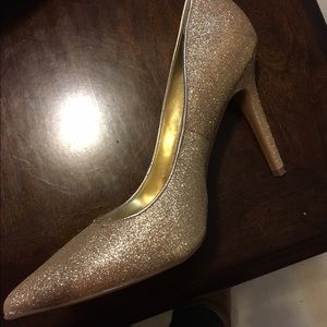 INC size 8 gold sparkly heels