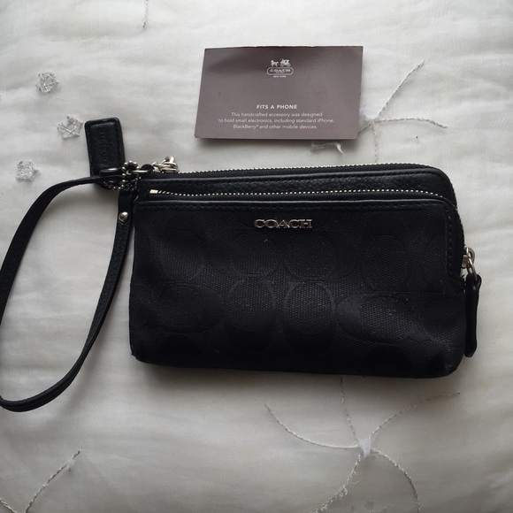 💗Coach Black Wristlet 💗