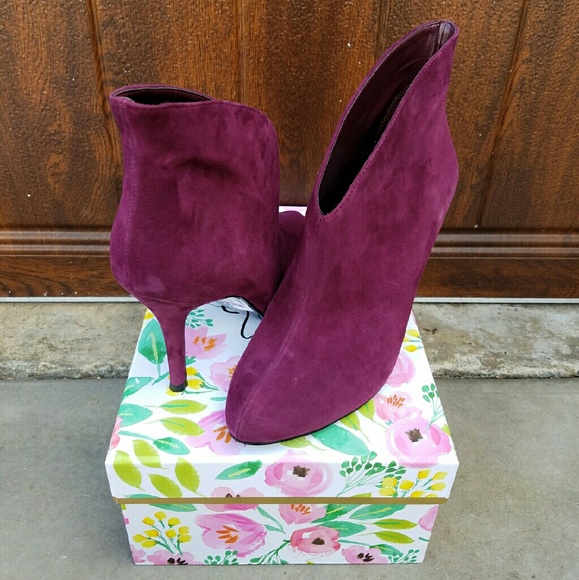 Sexy Vince Camuto Suede Booties - Picture 2 of 4