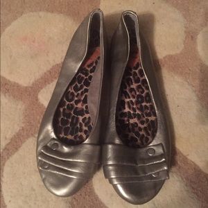 Women's metallic flats