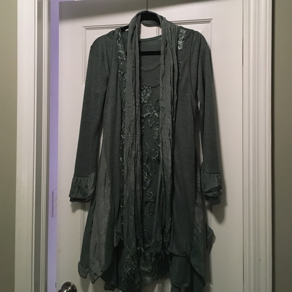 Green tunic + scarf!