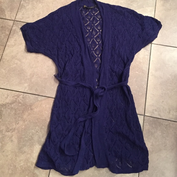 Short sleeved belted sweater