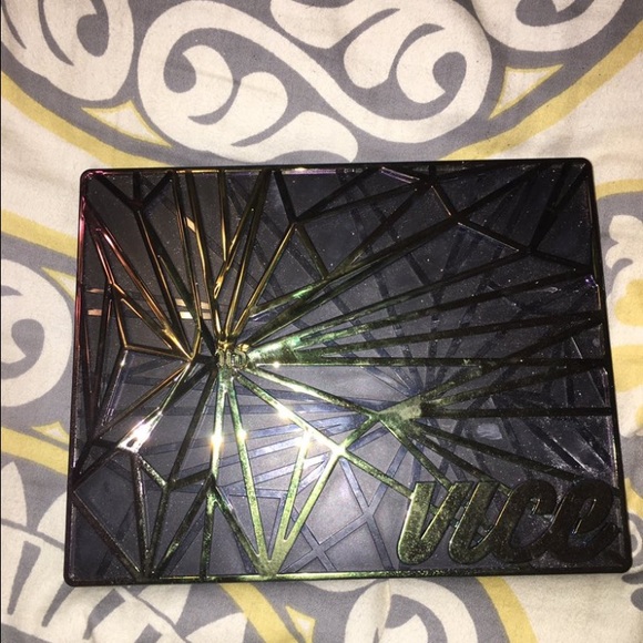 Urban Decay Vice Palette - Picture 3 of 3