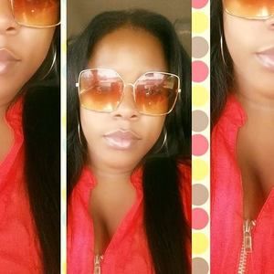 Meet your Posher, Bee