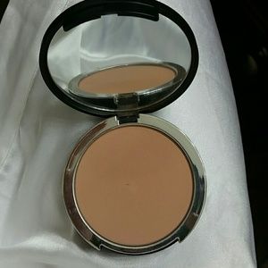 Kat Von D lock it powder