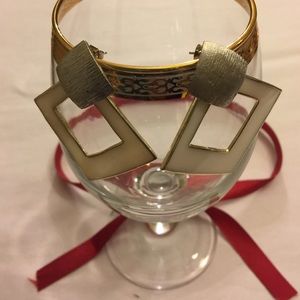 Beautiful pair of Earring-Brand new