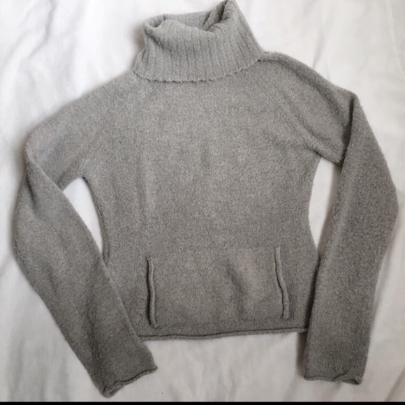 Derek Heart turtleneck sweater with pocket