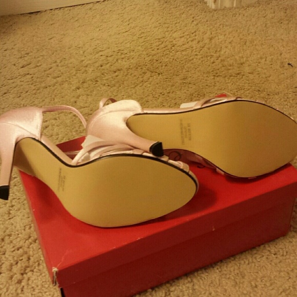 Pink strap heels - Picture 2 of 4