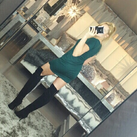 💋FINAL CALL 💋Sassy Little Emerald green dress - Picture 4 of 4