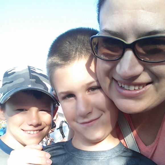 Meet your Posher, Erin - Picture 2 of 2