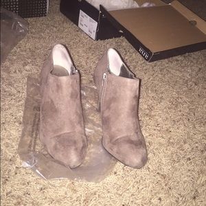 Creamy heels!
