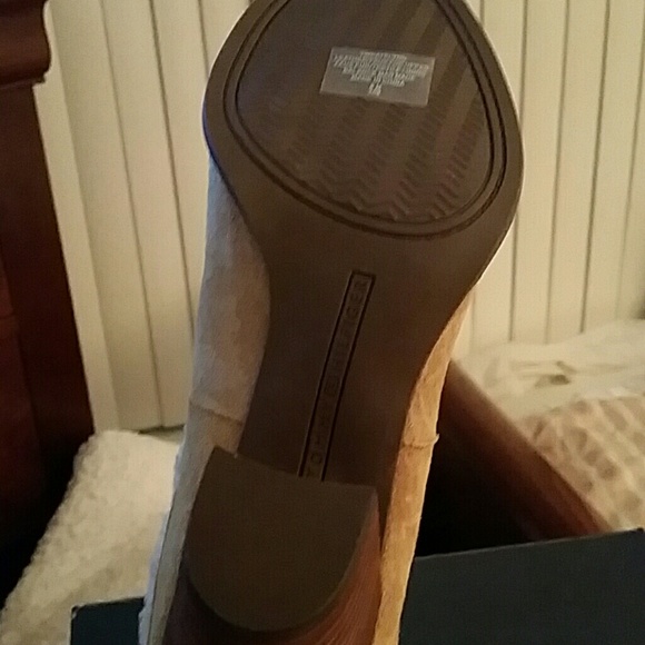 Beautiful bootie - Picture 3 of 4