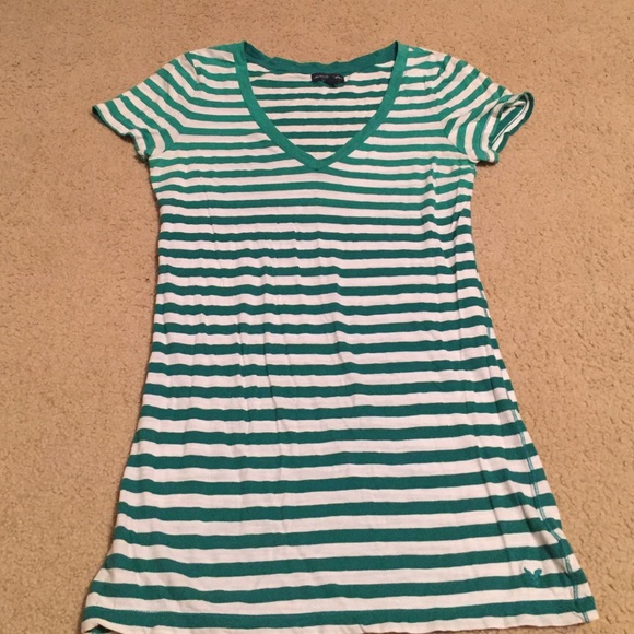American Eagle Outfitters green V-neck