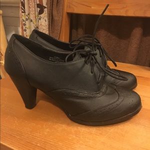 Black heeled oxfords - women's 8