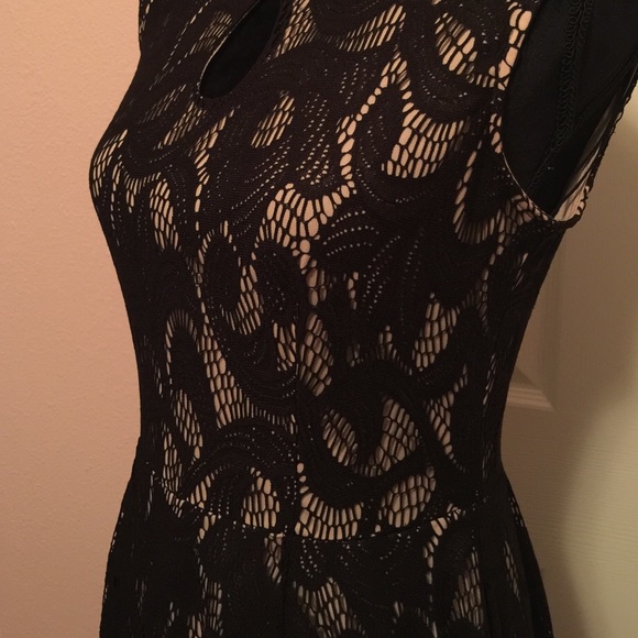 🌹Beautiful Dress sz 6🌹 - Picture 2 of 4