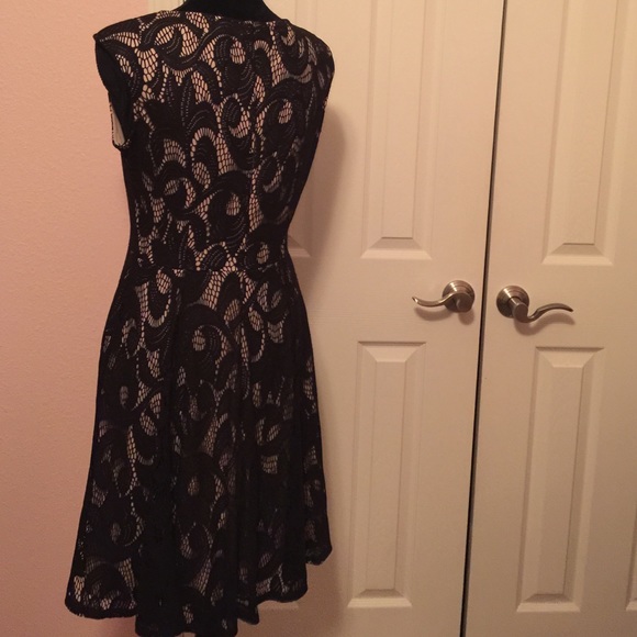 🌹Beautiful Dress sz 6🌹 - Picture 3 of 4