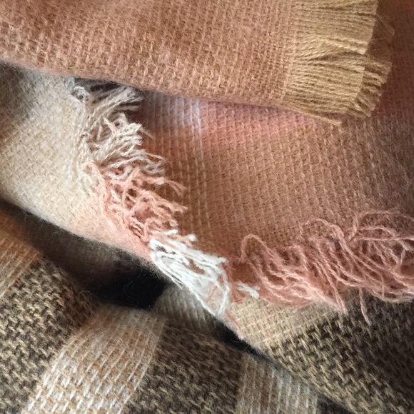 Bryant Park Blanket Scarf *LAST 1! - Picture 3 of 4
