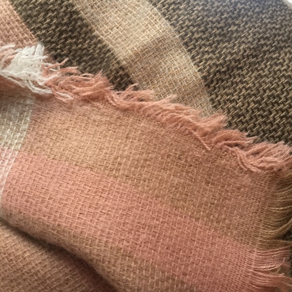Bryant Park Blanket Scarf *LAST 1! - Picture 4 of 4