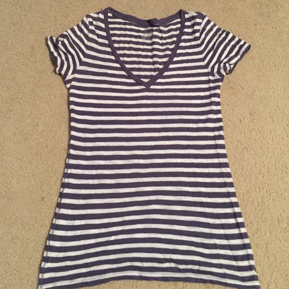 American Eagle Outfitters V-neck soft shirt