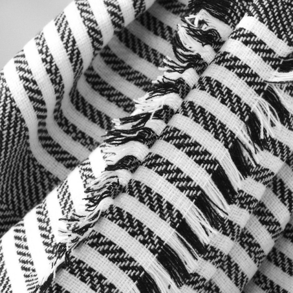 🆕Riverside Park Plaid Blanket Scarf - Picture 2 of 3