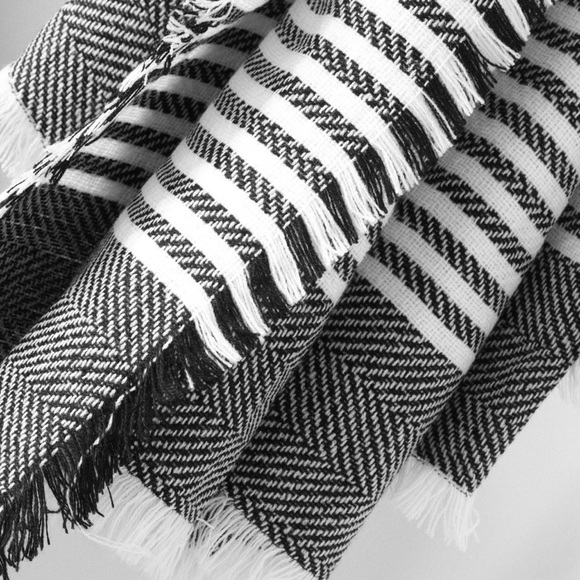 🆕Riverside Park Plaid Blanket Scarf - Picture 3 of 3