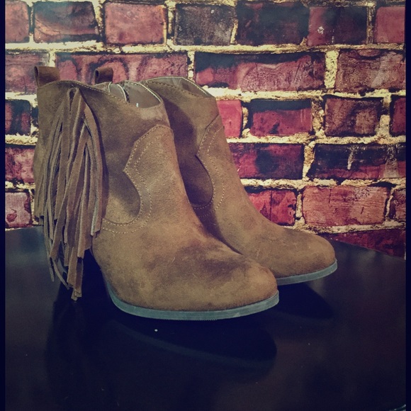 Maddie Girl Suede Fringe booties!