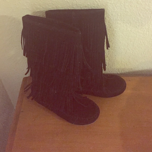 Black fringe boots