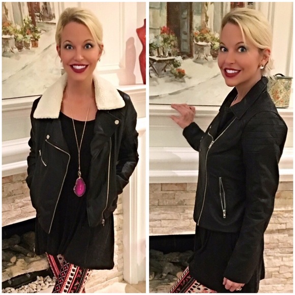 Amazing faux leather moto w/detachable fur LAST 1 - Picture 2 of 3