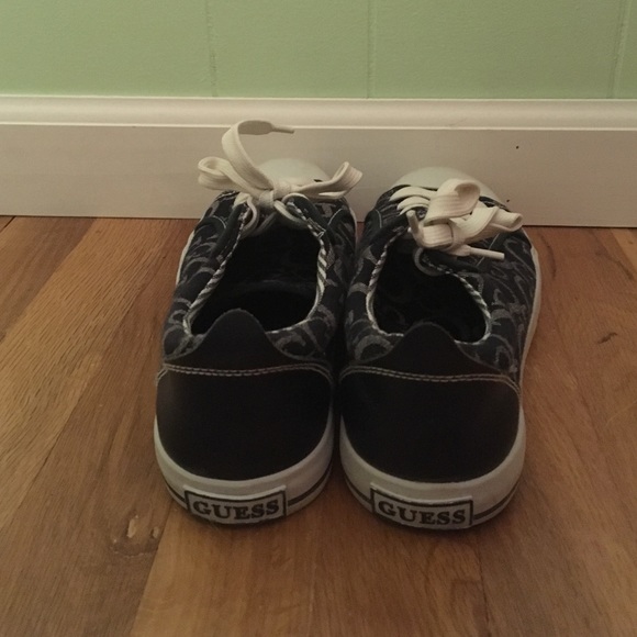 Guess sneakers - Picture 2 of 3