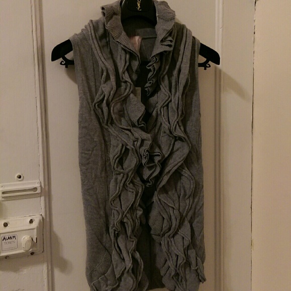 Grey knit vest with ruffles