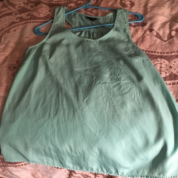 Sleeveless flown blouse