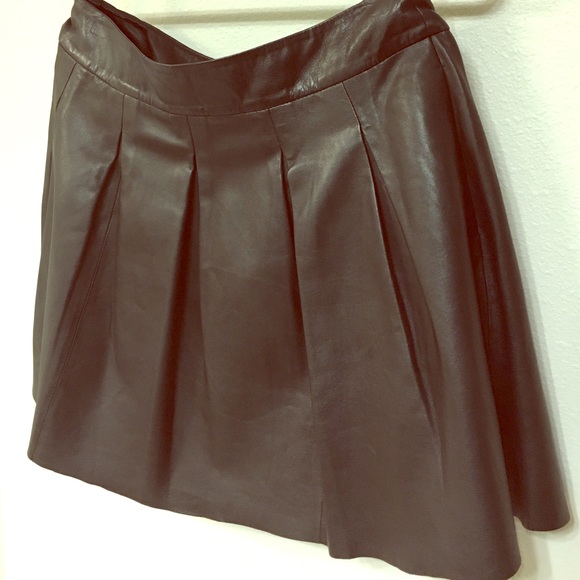 Black leather skirt w pockets. Work once.