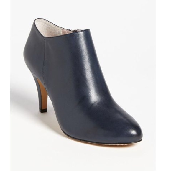 Vince Camuto Shoes - Vince Camuto Vive navy bootie, sz 8.5 Vince Camuto Shoes - Vince Camuto Vive navy bootie, sz 8.5